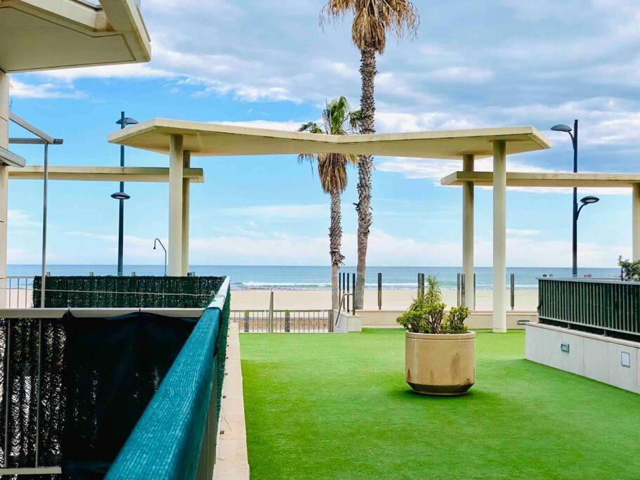Stylish Apartment With Terrace On The Beachfrom Валенсия Екстериор снимка