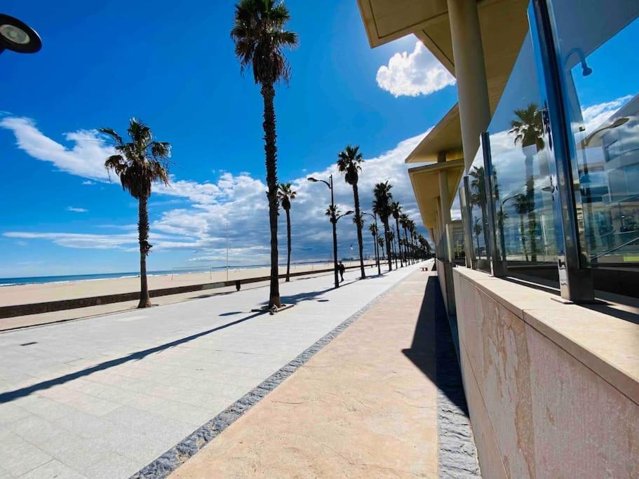 Stylish Apartment With Terrace On The Beachfrom Валенсия Екстериор снимка